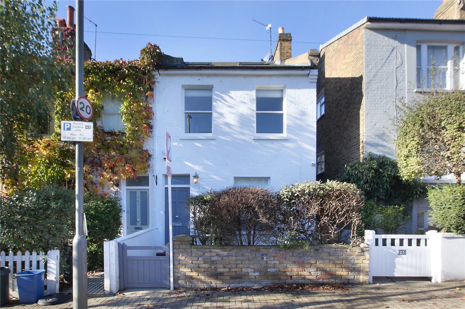 House Bellamy Street in Greater London