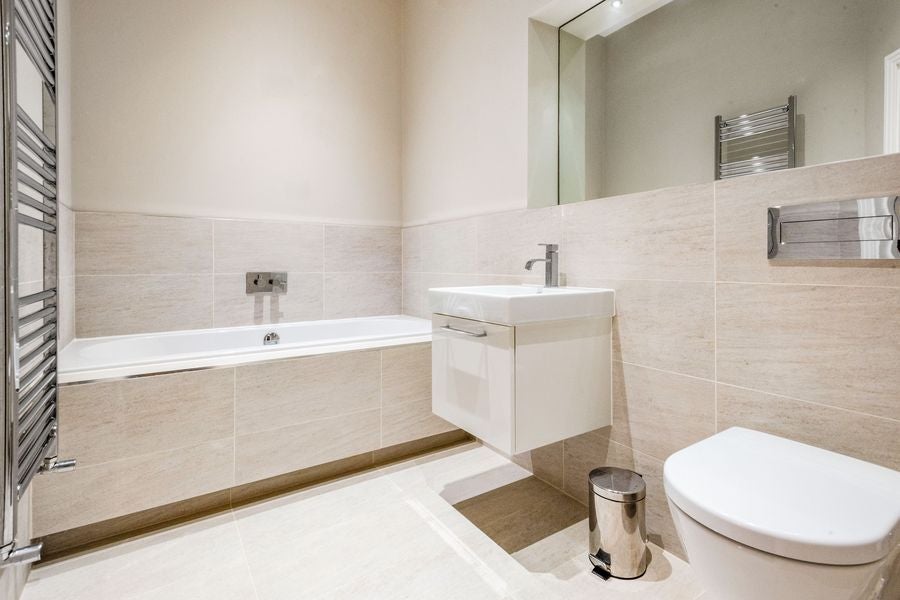 Flat Corunna Avenue in Farnborough