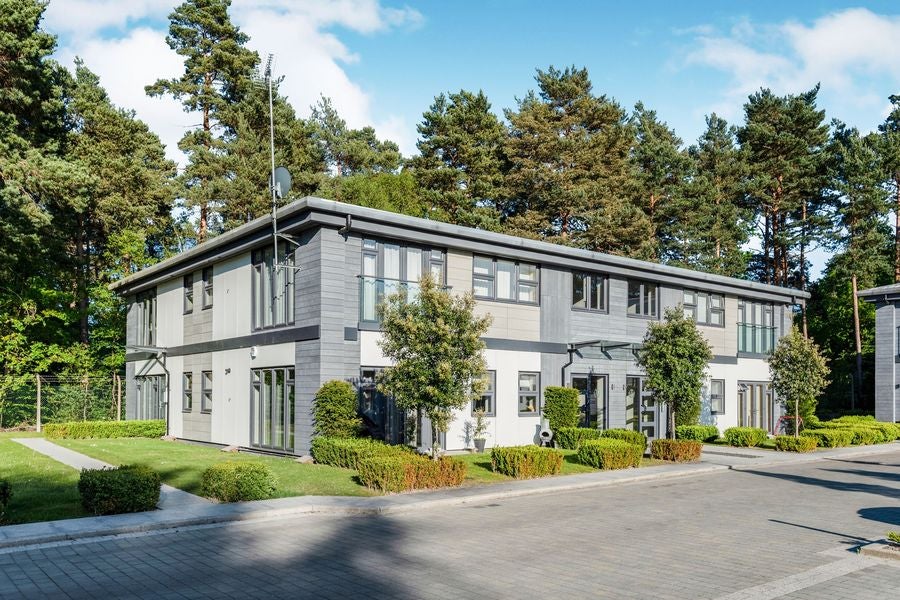 Flat Corunna Avenue in Farnborough