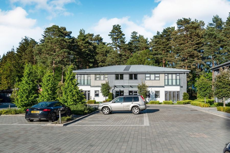 Flat Corunna Avenue in Farnborough