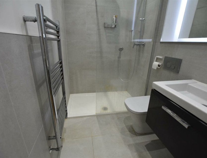 Flat Meadowlea Close in Greater London