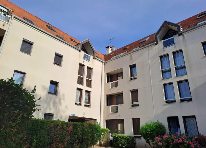 Flat Rue des Coutures in Saint-Thibault-des-Vignes