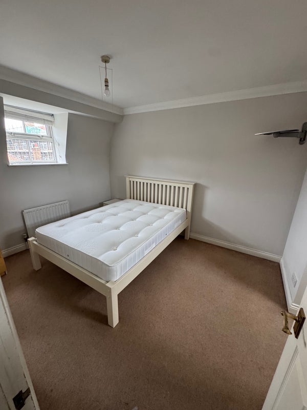 Room Clarence Mews in Greater London