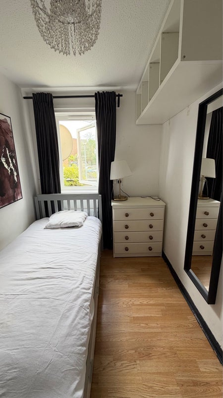 Room Corona Road in Greater London