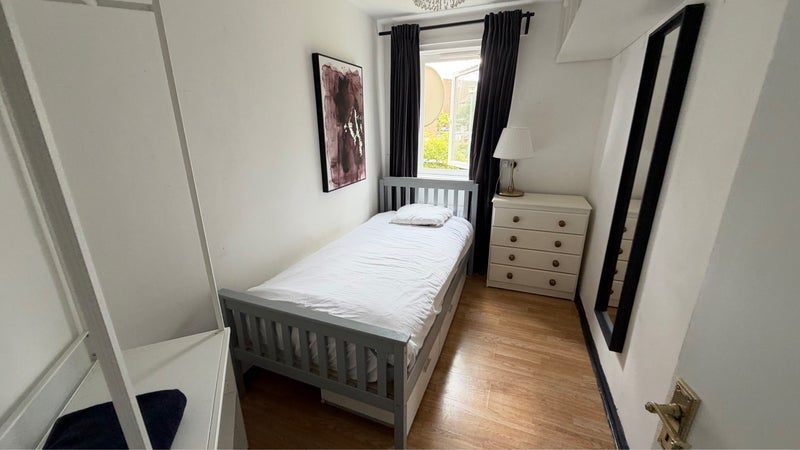 Room Corona Road in Greater London