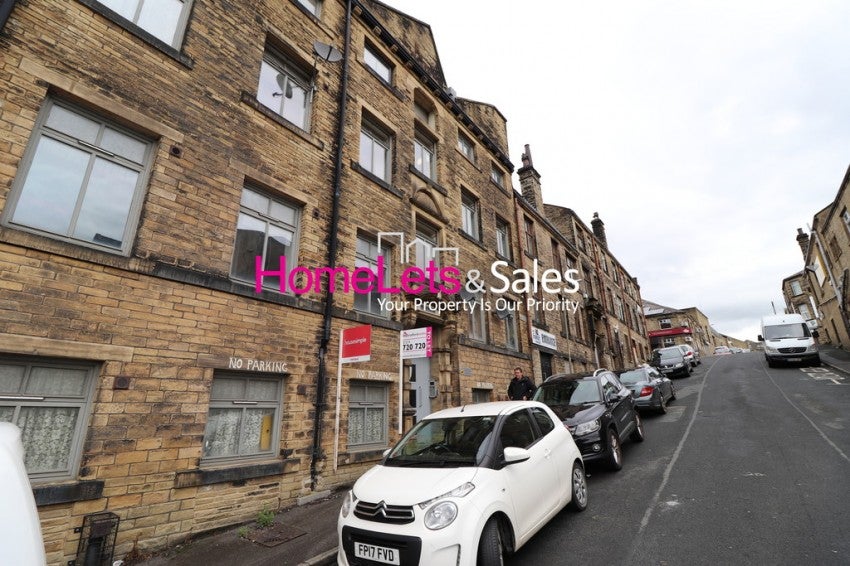 Flat Dyson Street in Bradford