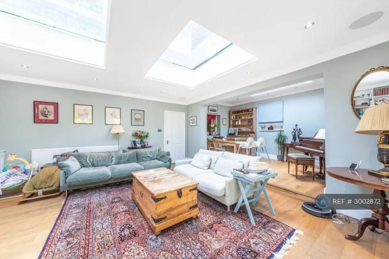 Flat Nassington Road in Greater London