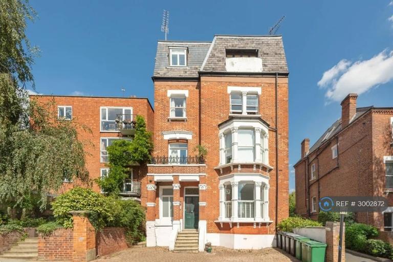 Flat Nassington Road in Greater London