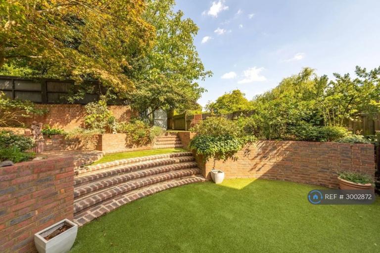 Flat Nassington Road in Greater London