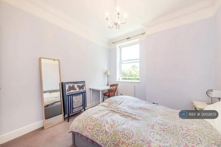 Flat Nassington Road in Greater London
