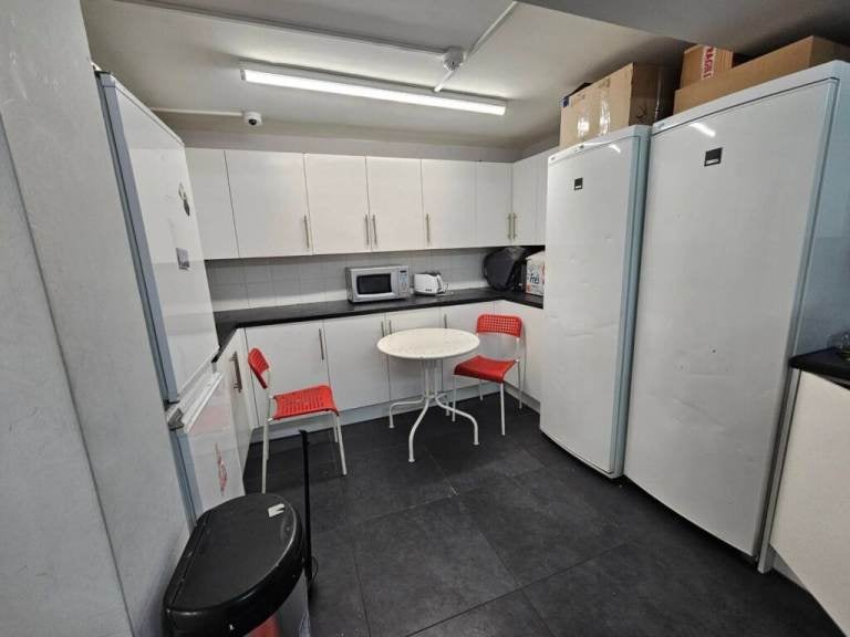 Room Harlesden Road in Greater London