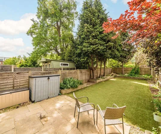 House Waldegrave Road in Greater London