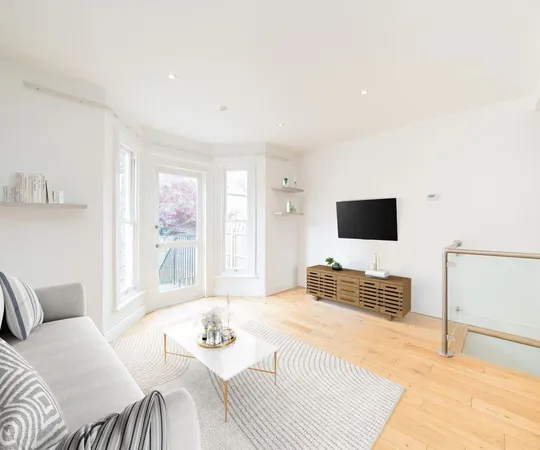 House Waldegrave Road in Greater London