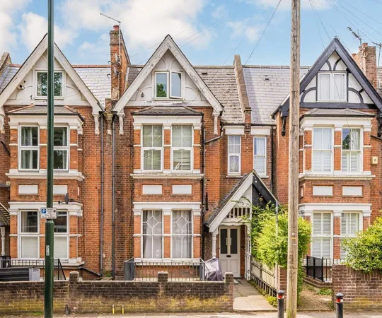 House Waldegrave Road in Greater London