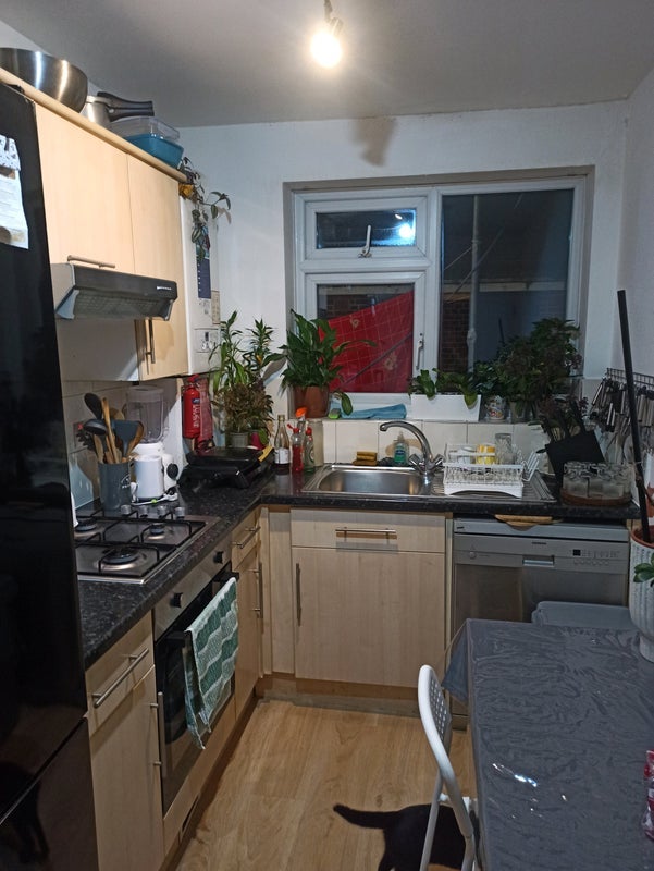Room Portelet Road in Greater London