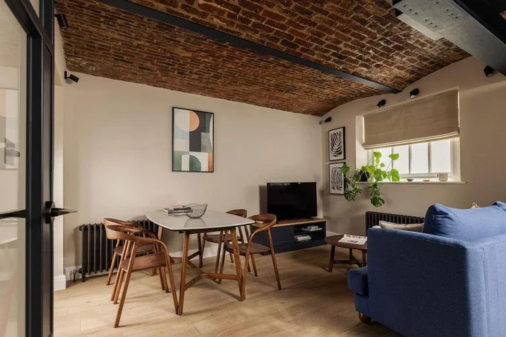Flat Holland Place in Greater London