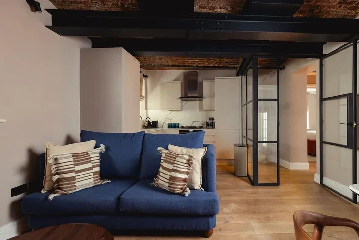 Flat Holland Place in Greater London