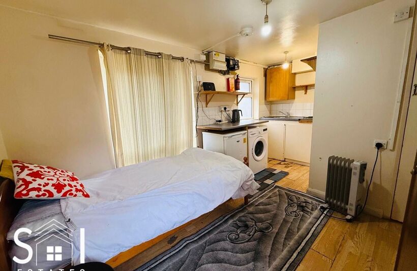 Flat West End Road in Greater London