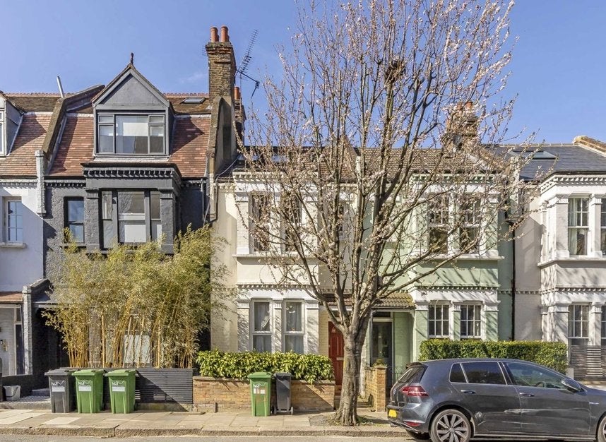 Flat Shinfield Street in Greater London