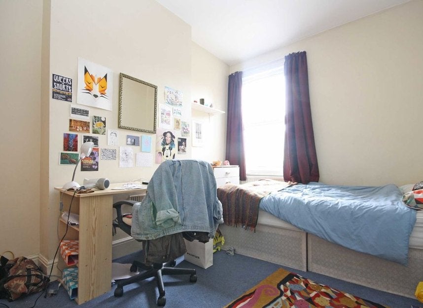 Flat Shinfield Street in Greater London