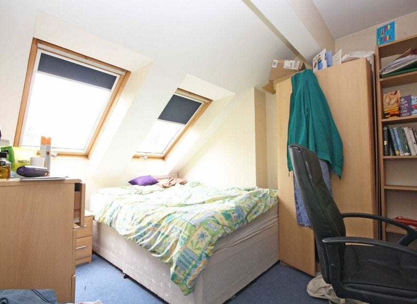 Flat Shinfield Street in Greater London