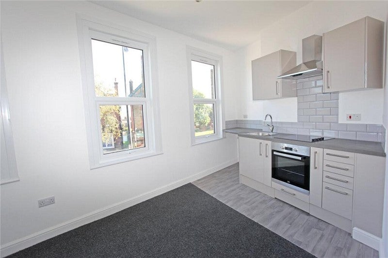 Flat High Road Woodford Green in Greater London