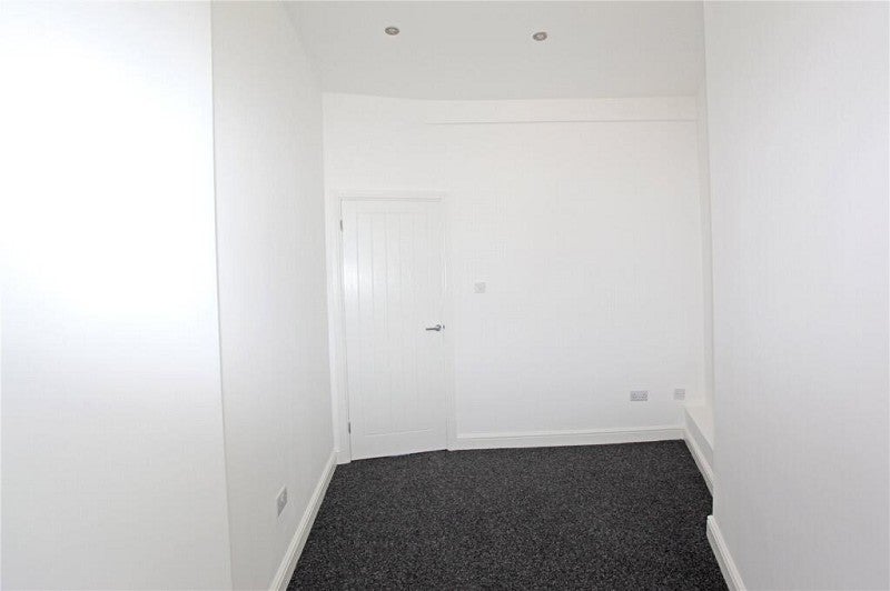 Flat High Road Woodford Green in Greater London