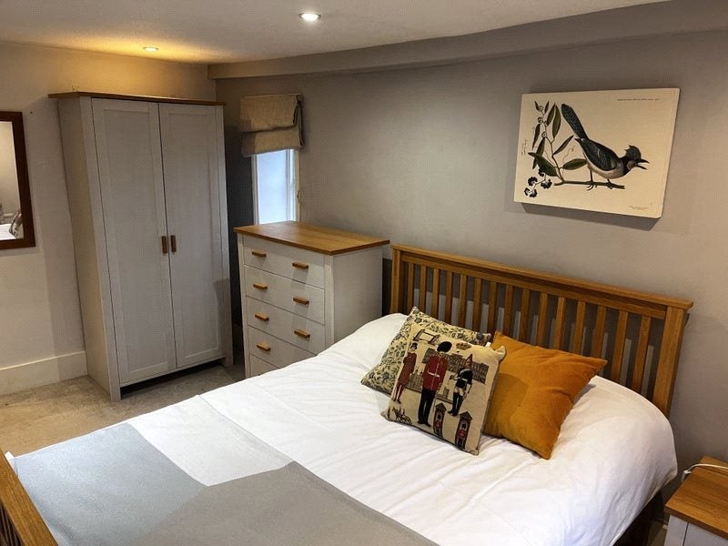 Room Paddock Road in Reading
