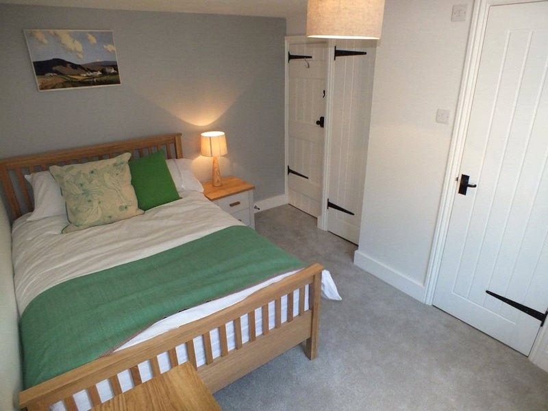 Room Paddock Road in Reading