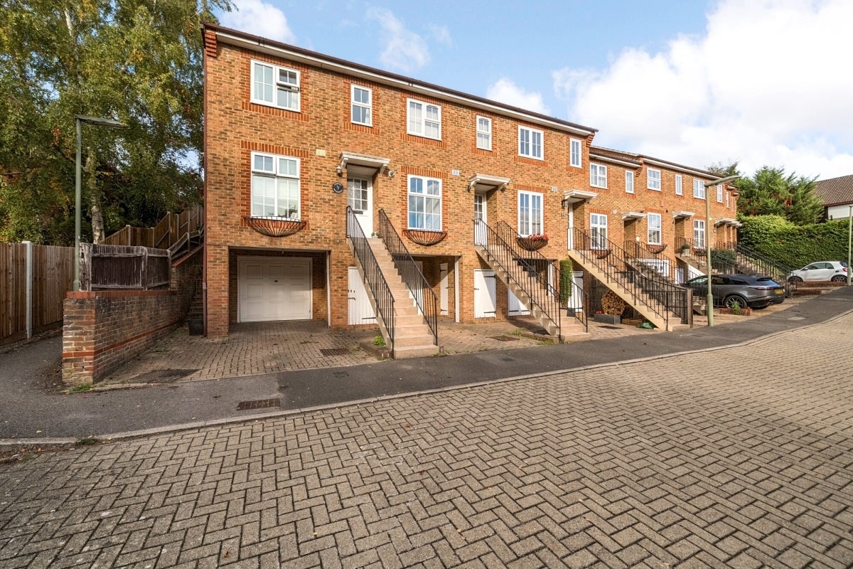House Irvine Place in Borough of Runnymede