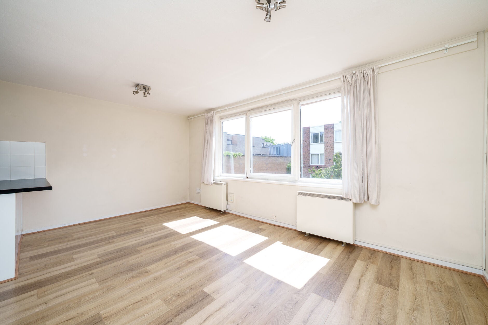 Flat Goldhawk Road in Greater London
