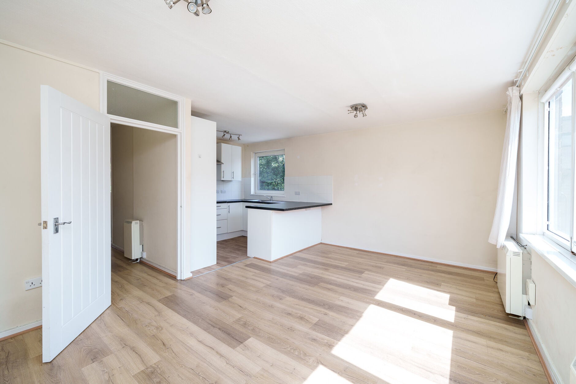 Flat Goldhawk Road in Greater London