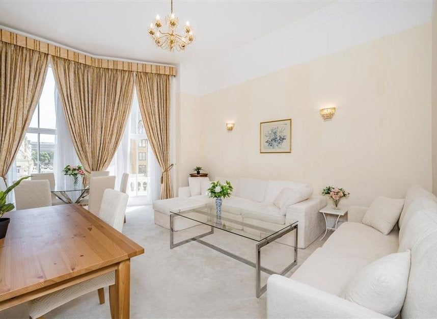 Flat Cornwall Gardens in Greater London