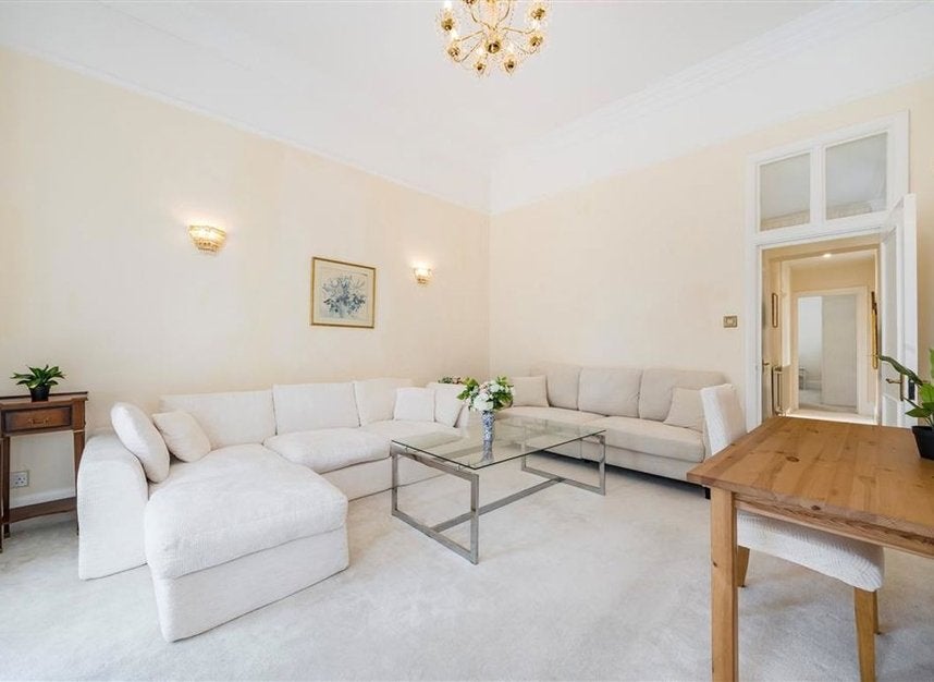 Flat Cornwall Gardens in Greater London