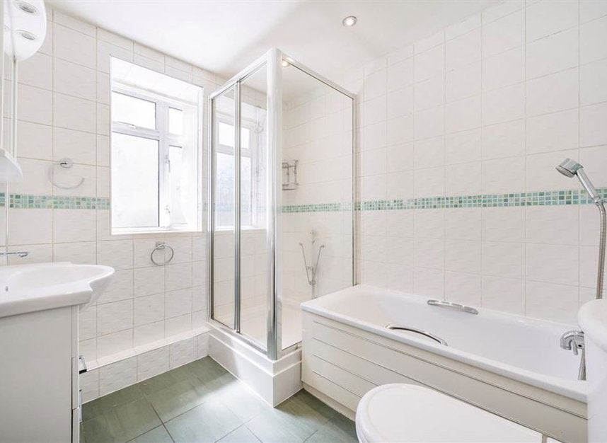 Flat Cornwall Gardens in Greater London