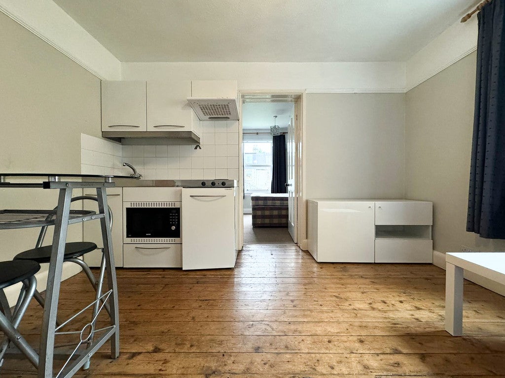 Flat Magrath Avenue in Cambridge