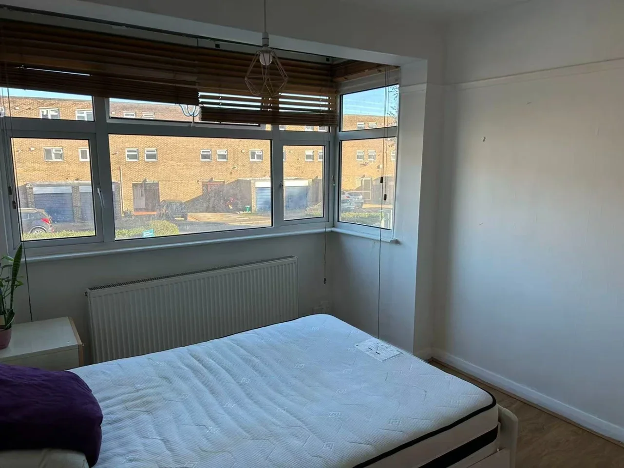 Room Spencer Road in Greater London