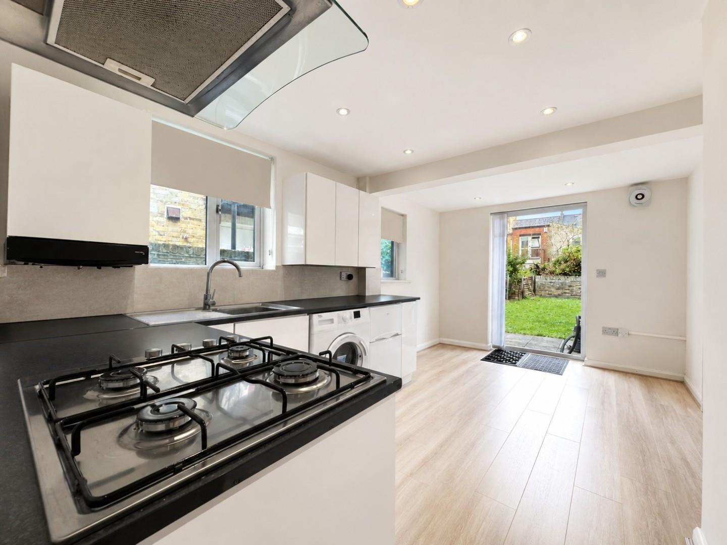 Flat Nutcroft Road in Greater London