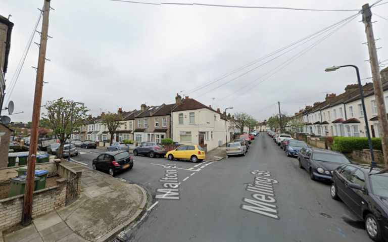 Flat Malton Street in Greater London