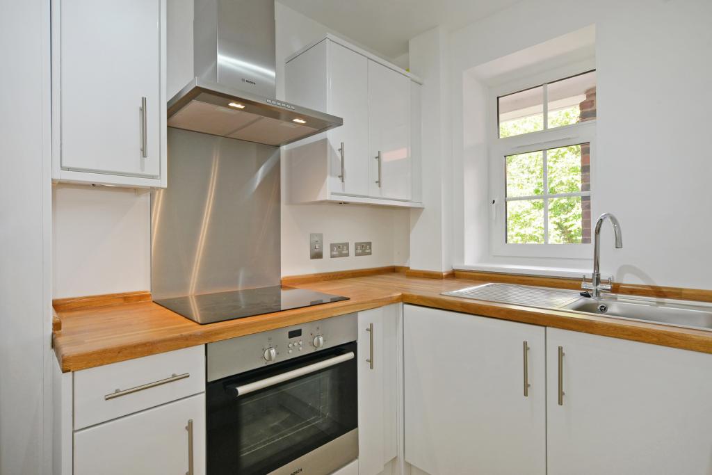 Flat Albrighton Road in Greater London