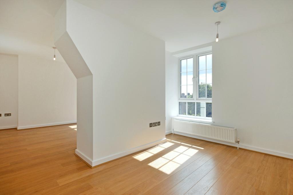 Flat Albrighton Road in Greater London