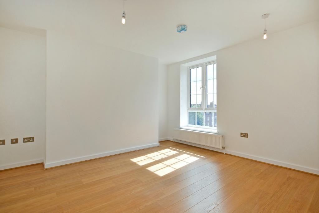 Flat Albrighton Road in Greater London