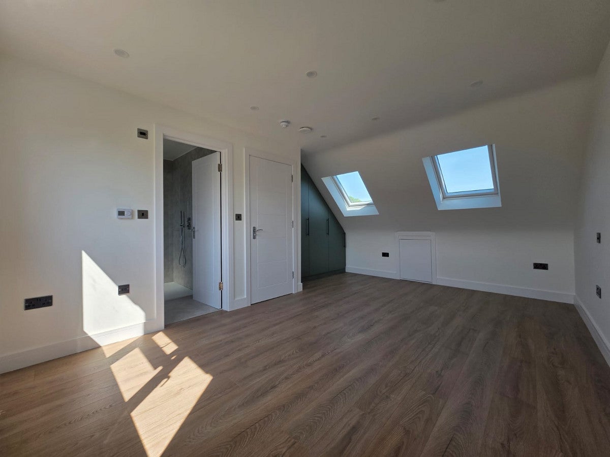 Room Avenue Gardens in Reigate and Banstead
