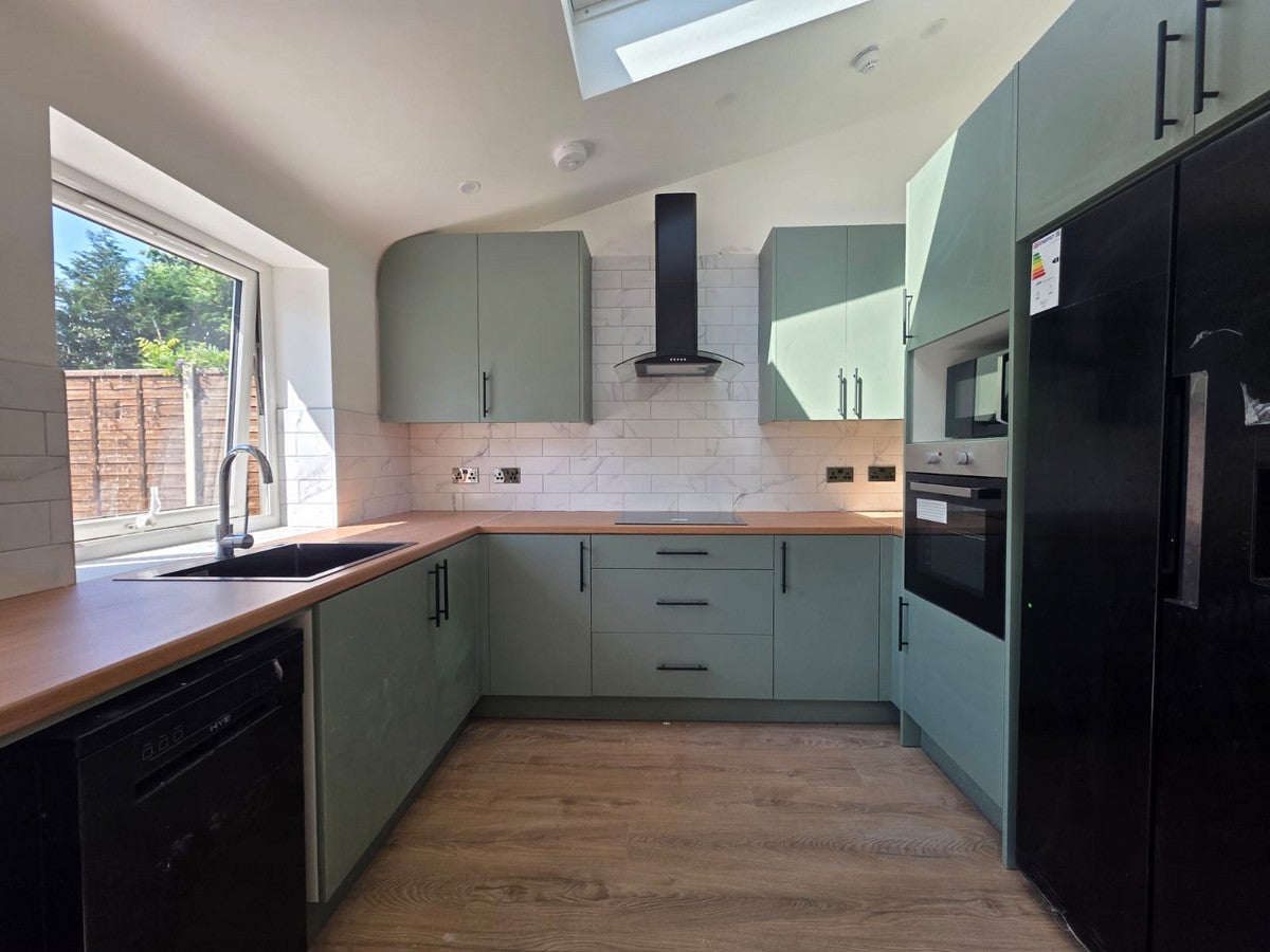 Room Avenue Gardens in Reigate and Banstead