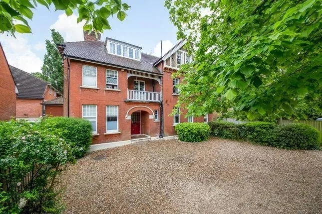 Flat Harold Road in Greater London