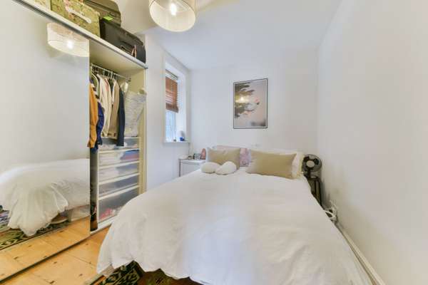 Flat Balcorne Street in Greater London