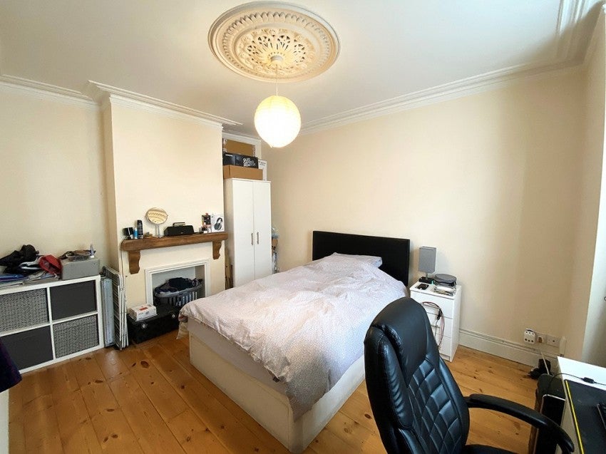 Room Walmer Road in Portsmouth