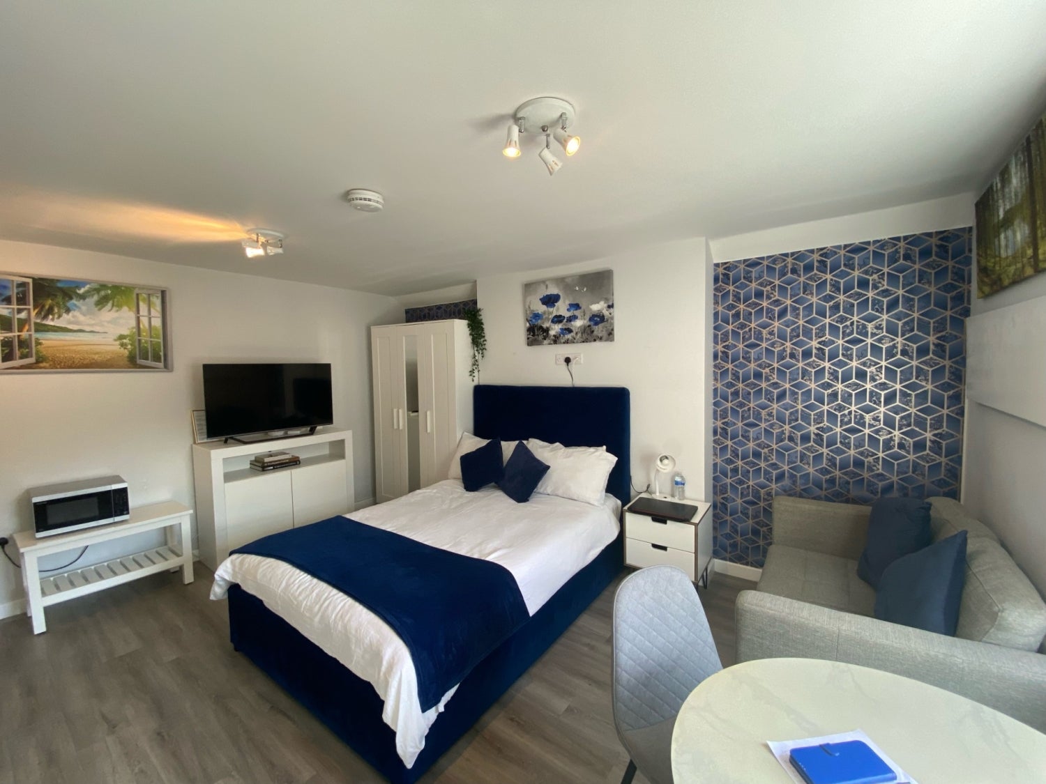 Flat Wootton Gardens in Bournemouth