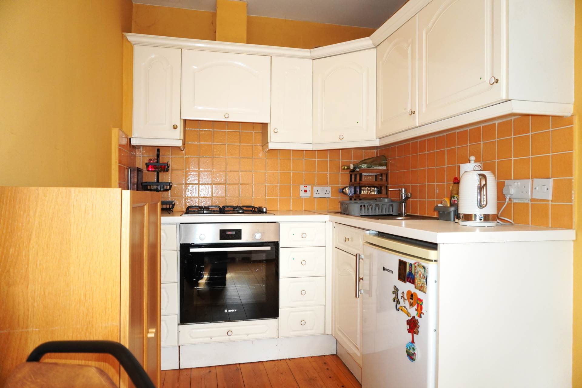 Flat Mellitus Street in Greater London