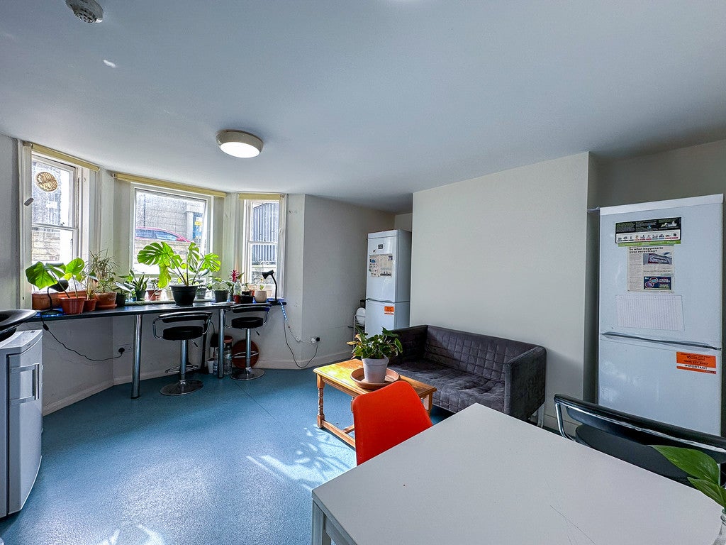 Room Hills Road in Cambridge